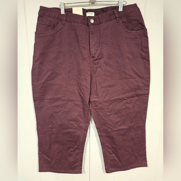 Cherokee Cropped Capri Pants Womens Size 18 Merlot Purple Relaxed Fit 36x22 NWT - Picture 1 of 5